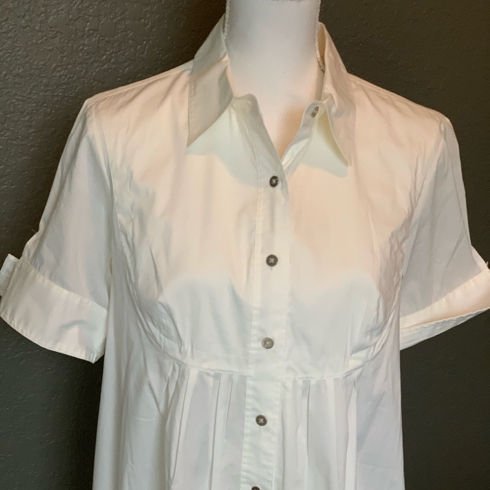 White short sleeve top
